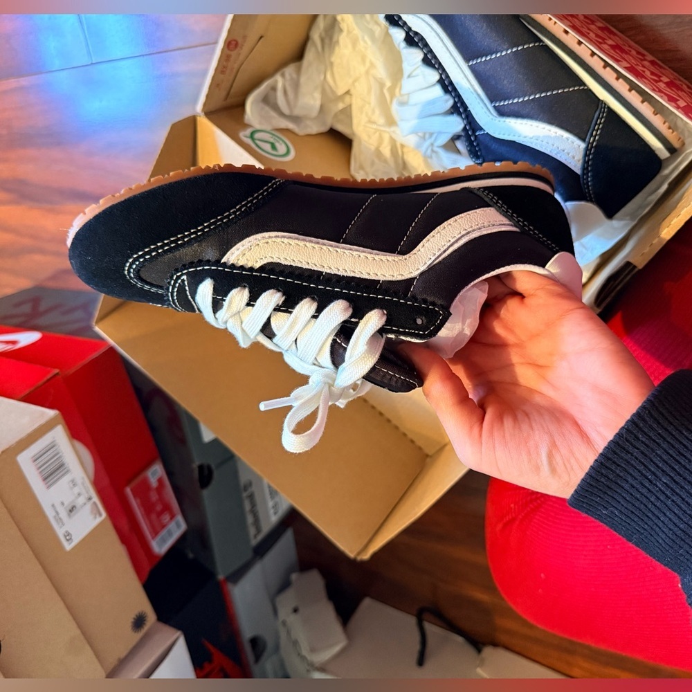 Black and White Low-Top Sneakers - Picture 4 of 8